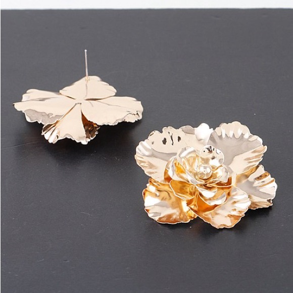 2J. Metal Rose Petal Earrings - Picture 4 of 5